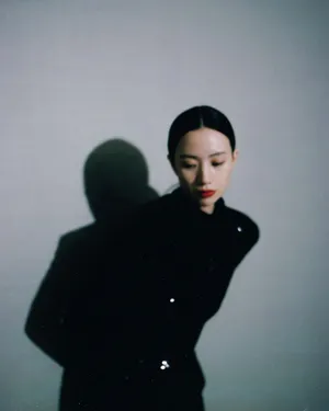 李梦暗夜流光裙性感写真图片_2