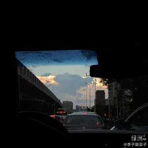 李子璇吊带裙俏丽写真图片_3