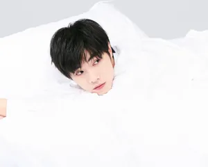 宋继扬简约白色系清爽写真图片_3