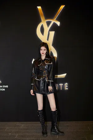 鞠婧祎酷美皮衣品牌活动图片