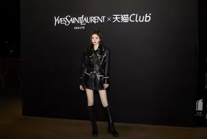鞠婧祎酷美皮衣品牌活动图片