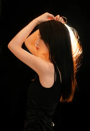 春夏性感黑裙写真图片第1张