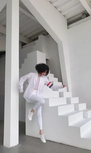 李溪芮灵动俏皮生活照图片
