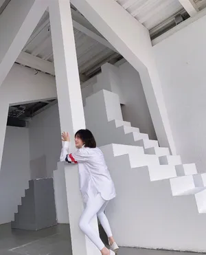 李溪芮灵动俏皮生活照图片_2