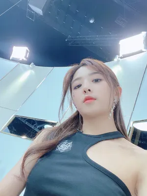 张含韵甜美可爱脸颊红润皮肤水嫩美照图片_2
