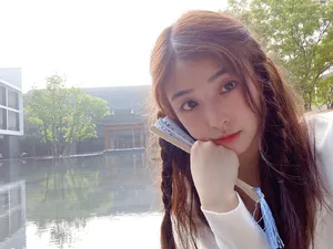 张含韵甜美可爱脸颊红润皮肤水嫩美照图片_7