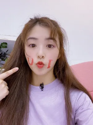 张含韵甜美可爱脸颊红润皮肤水嫩美照图片_8