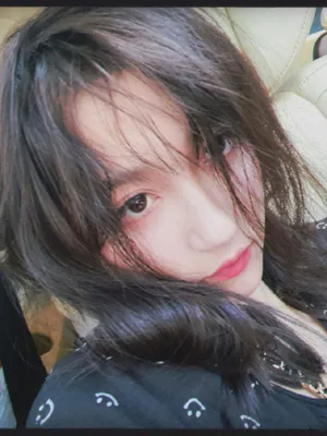 关晓彤红唇乱发慵懒鬼马少女美照图片_4