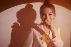吴昕白衣温柔光影写真图片_5