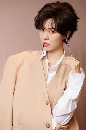 郁可唯短发清爽随性写真图片_2