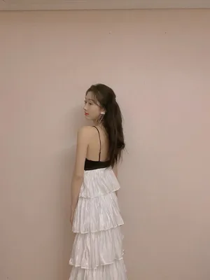 宣璐吊带裙甜美写真图片
