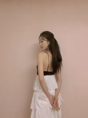 宣璐吊带裙甜美写真图片