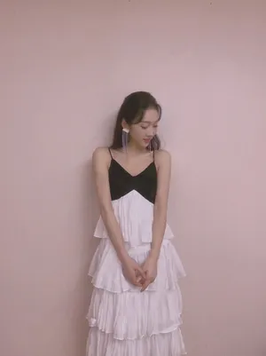 宣璐吊带裙甜美写真图片_4