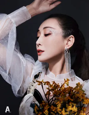 杜若溪亮片裙性感写真图片