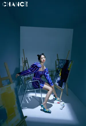 张佳宁丸子头清新俏皮写真图片_2