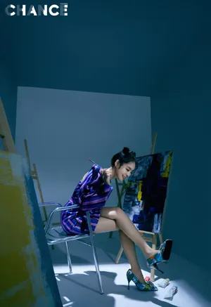 张佳宁丸子头清新俏皮写真图片_3