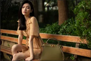 奚梦瑶淡黄格纹裙写真图片_2