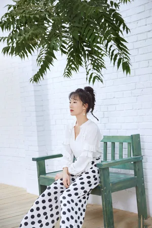 李念甜美俏丽写真图片