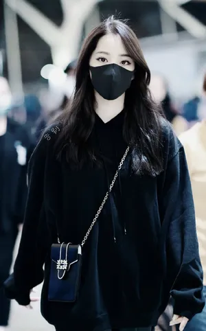 欧阳娜娜时髦私服街拍照图片