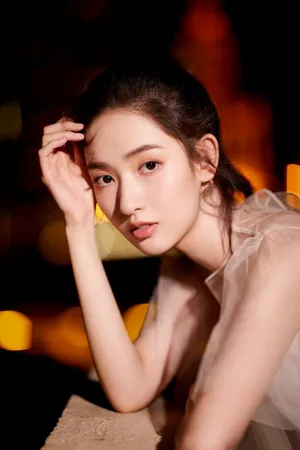 王玉雯薄纱裙唯美夜景写真图片_2