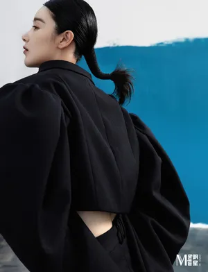 阚清子黑色羽毛装酷美写真图片_2