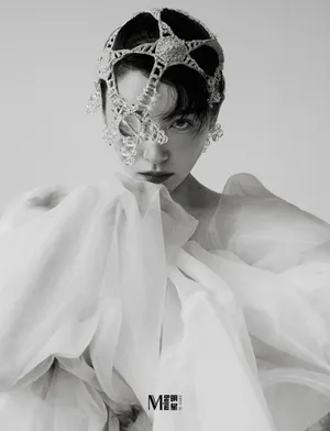 阚清子黑色羽毛装酷美写真图片_4