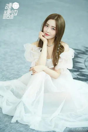 王艺瑾仙女纱裙优雅写真图片_3