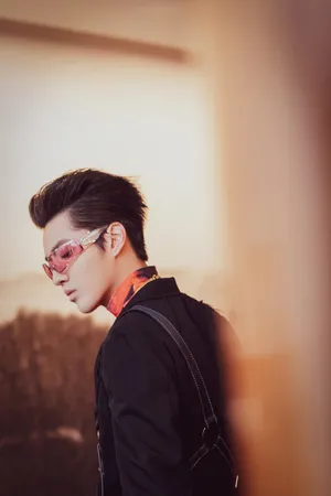 歌手吴亦凡9月最新活动照图片_4