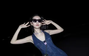 王鸥牛仔裙时尚活力写真图片
