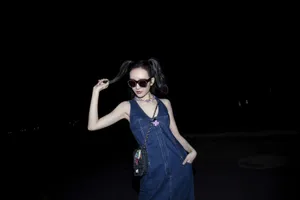 王鸥牛仔裙时尚活力写真图片_4