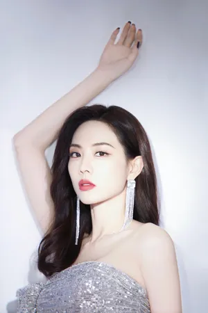 王霏霏亮片裙性感写真图片_2