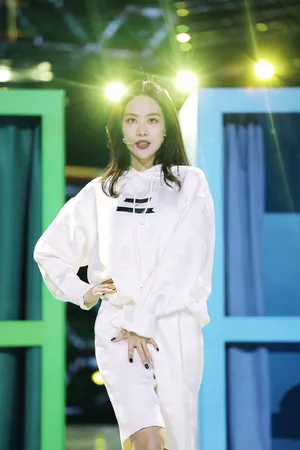 王霏霏撩人舞姿彩排图片_2