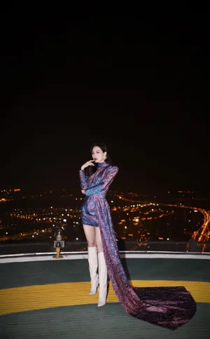 王霏霏荧光裙性感靓丽写真图片_1