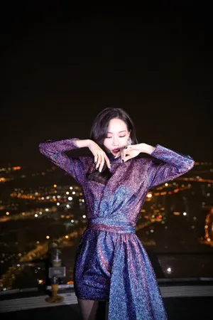 王霏霏荧光裙性感靓丽写真图片_3