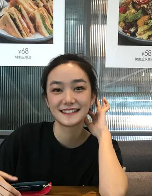 孙艳长发飘飘气质出众身材高挑美照图片_7