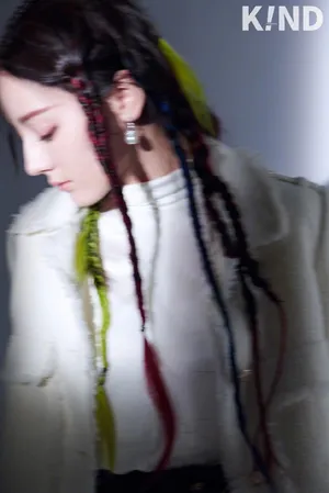 迪丽热巴亮片鱼尾裙大片写真图片