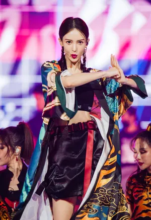 《乘风破浪的姐姐》金晨图片