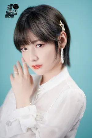 硬糖少女钻石眼妆迷人性感写真