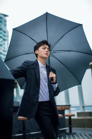 李易峰条纹西装帅气写真图片_10