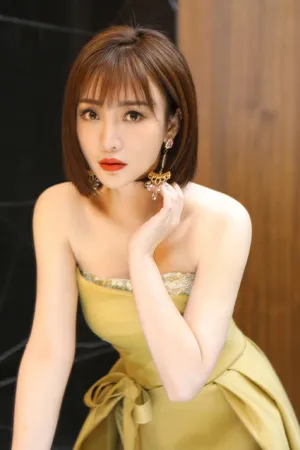 柳岩短发抹胸裙性感写真图片_5