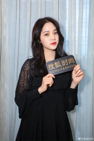 欧阳娜娜欧阳娣娣甜美活动照图片