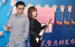 柳岩黑色西装优雅气质图片_6