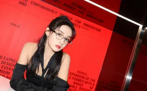 李若宁甜酷时尚写真图片_8