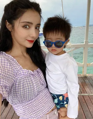 姜潮为麦迪娜庆生浪漫亲吻甜蜜慢慢美照图片_2