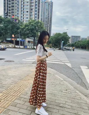 葛施敏清秀养眼生活照图片