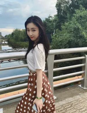 葛施敏清秀养眼生活照图片_2