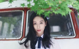 葛施敏甜美制服生日写真图片