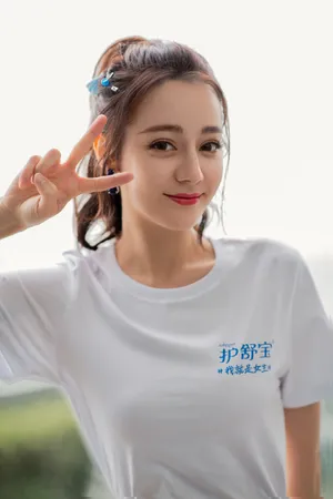 迪丽热巴高马尾活力写真图片_10