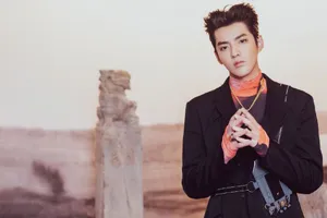 吴亦凡暗黑橙红反差造型写真图片