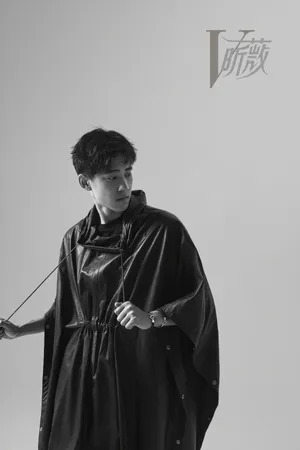 晏紫东黑白格调大片写真图片_2